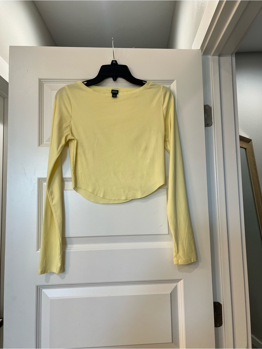 Wild Fable Women’s Small Pale Yellow Ribbed Long-Sleeve Crop Top Curved Hem